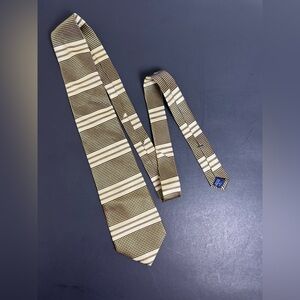 VTG Huntington Necktie Gold Black Hand Sewn Silk Made in USA 57.5x4”